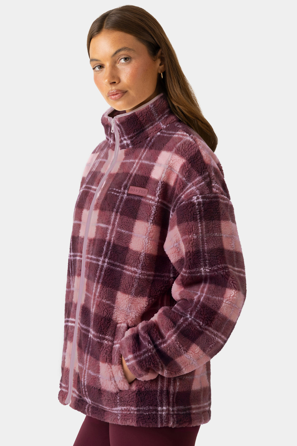Chic Oversized Zip-Up Fleece in Plum Plaid