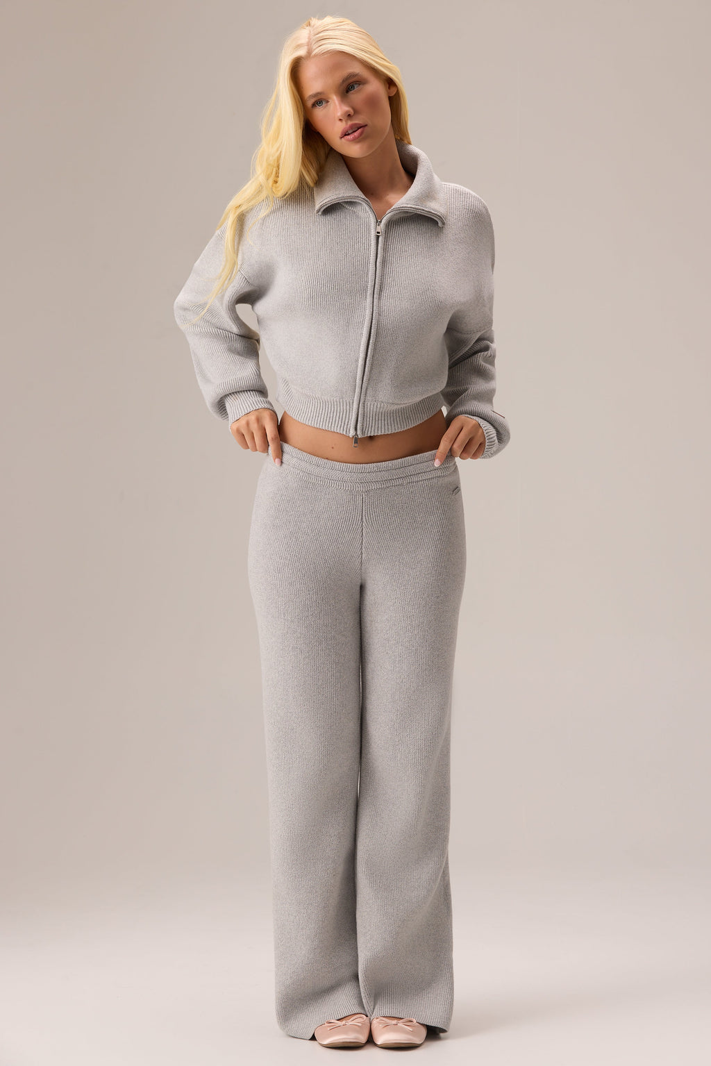 Chic Ribbed Knit Zip-Up Sweatshirt in Pebble