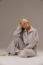 Chic Ribbed Knit Zip-Up Sweatshirt in Pebble