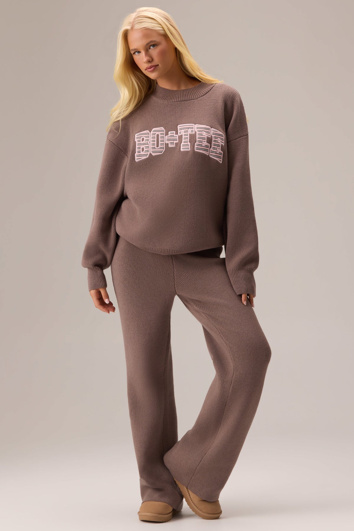 Chic Ribbed Knit Oversized Jumper in Chestnut