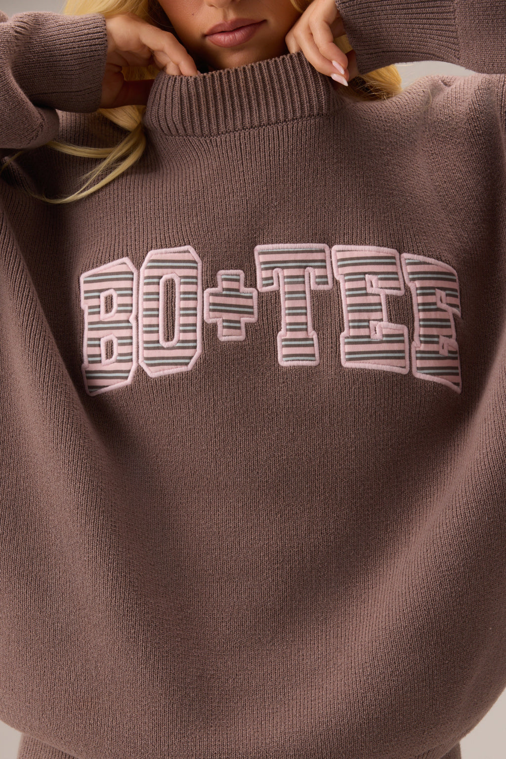 Chic Ribbed Knit Oversized Jumper in Chestnut