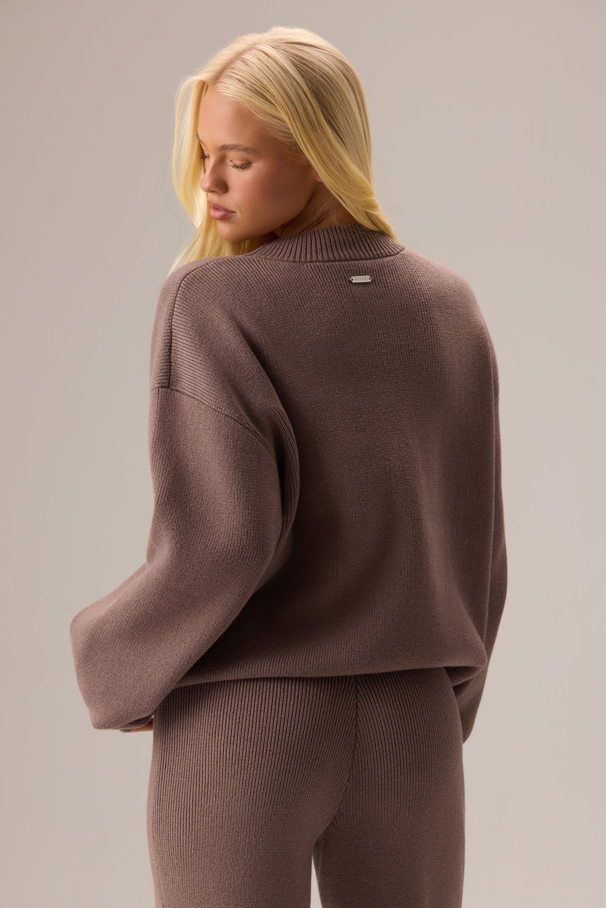 Chic Ribbed Knit Oversized Jumper in Chestnut
