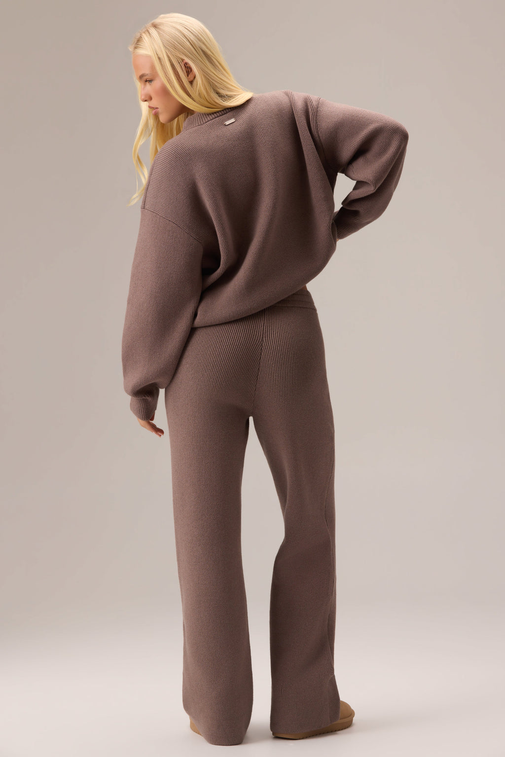 Chic Ribbed Knit Wide-Leg Joggers in Chestnut