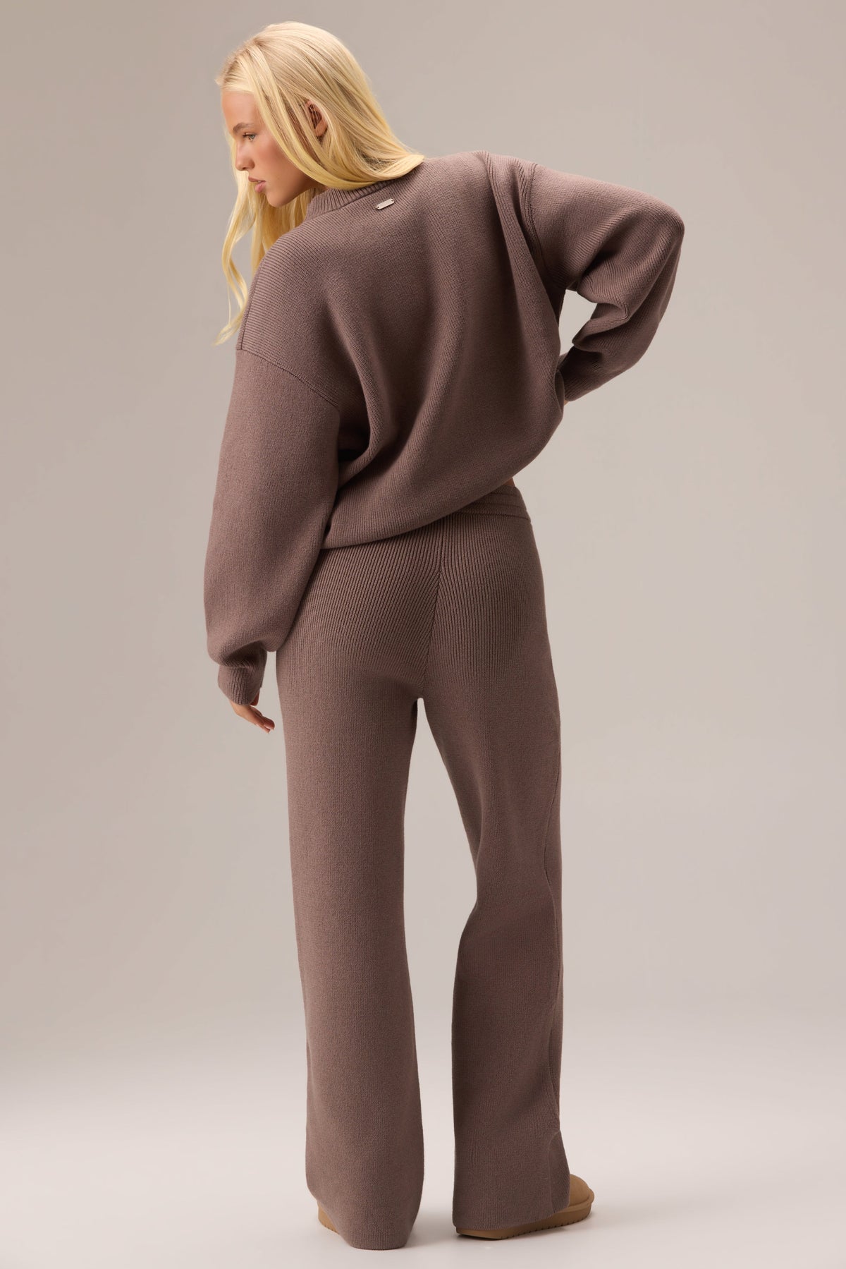 Chic Ribbed Knit Wide-Leg Joggers in Chestnut