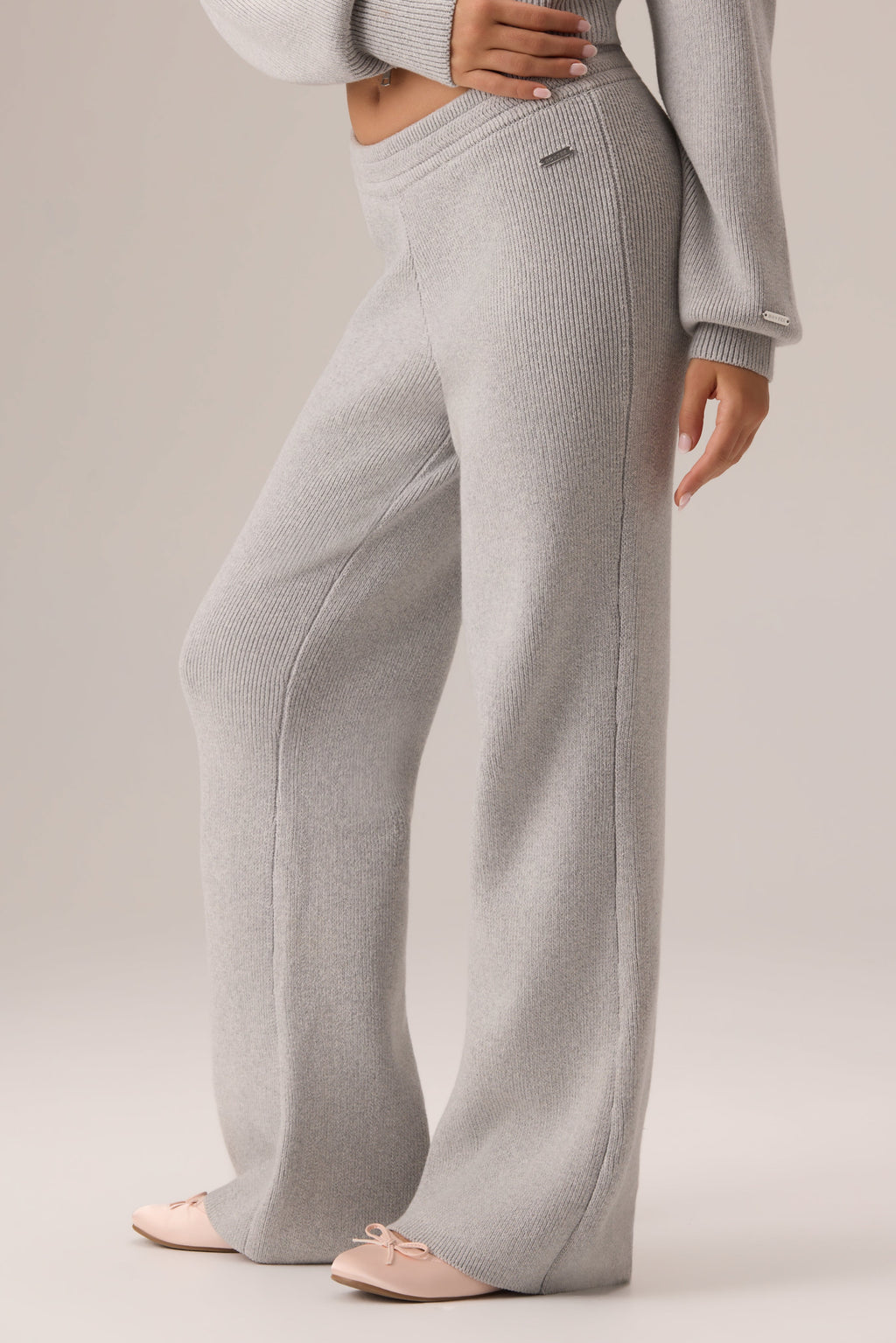 Chic Ribbed Knit Wide-Leg Joggers in Pebble