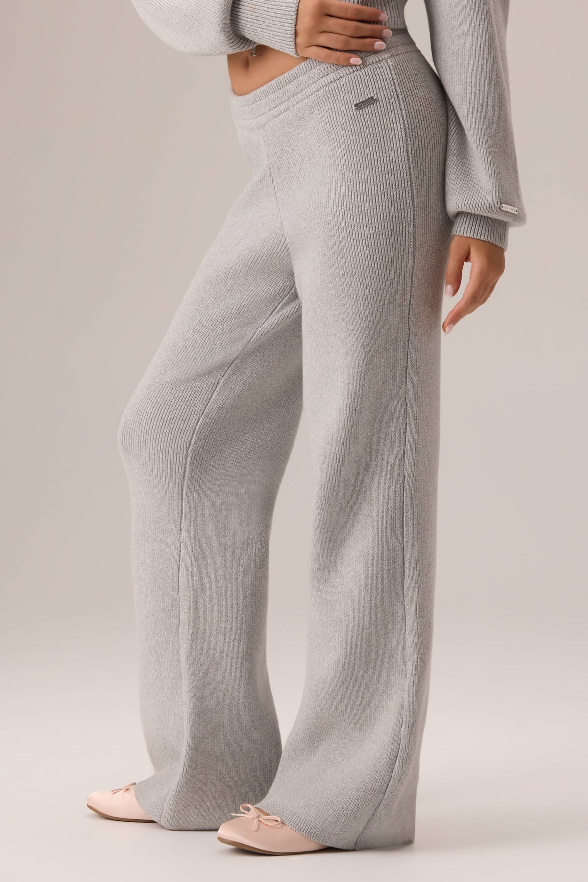 Chic Ribbed Knit Wide-Leg Joggers in Pebble