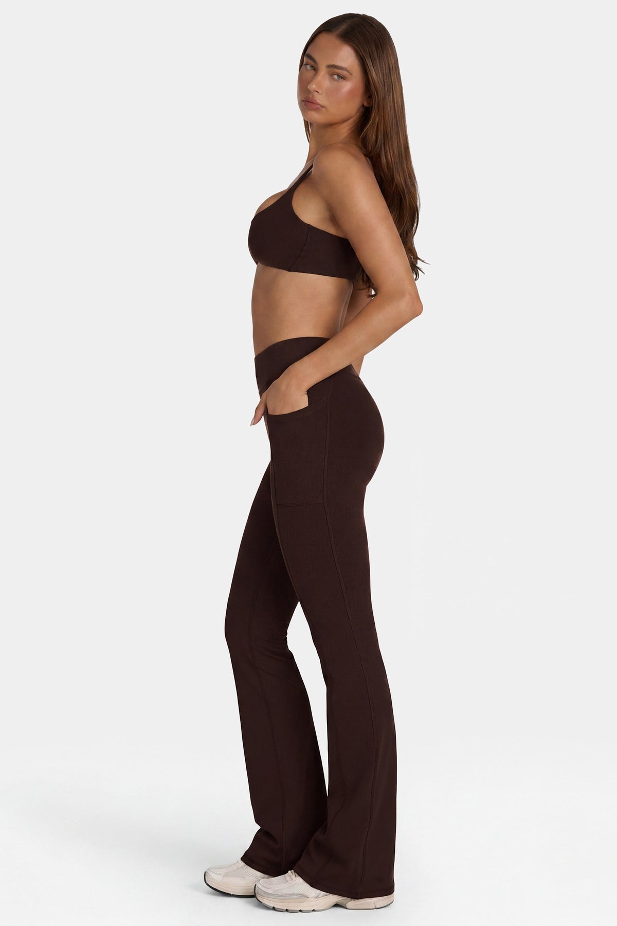Chic Soft Active V-Waist Flared Leggings in Espresso