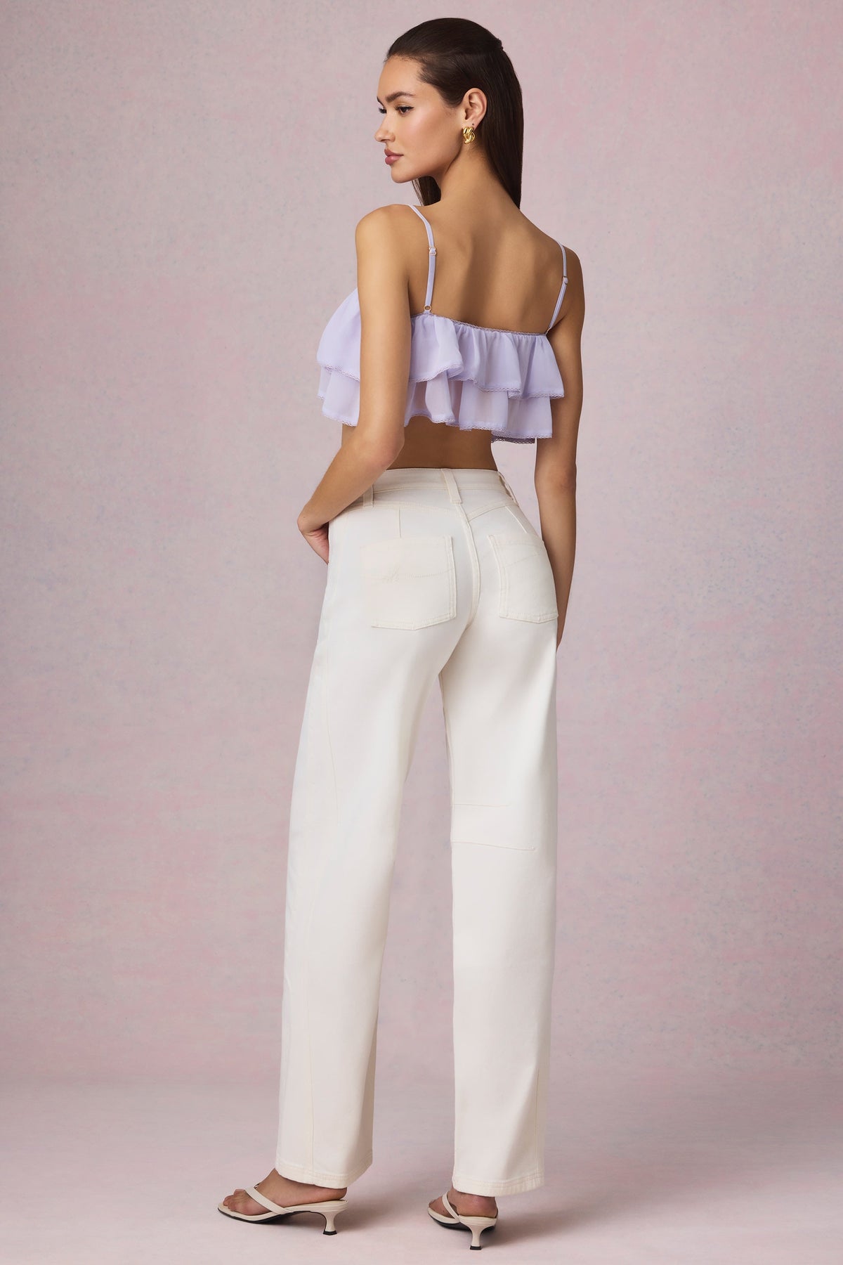 Chic Mid-Rise Barrel-Leg Jeans in Ecru Wash