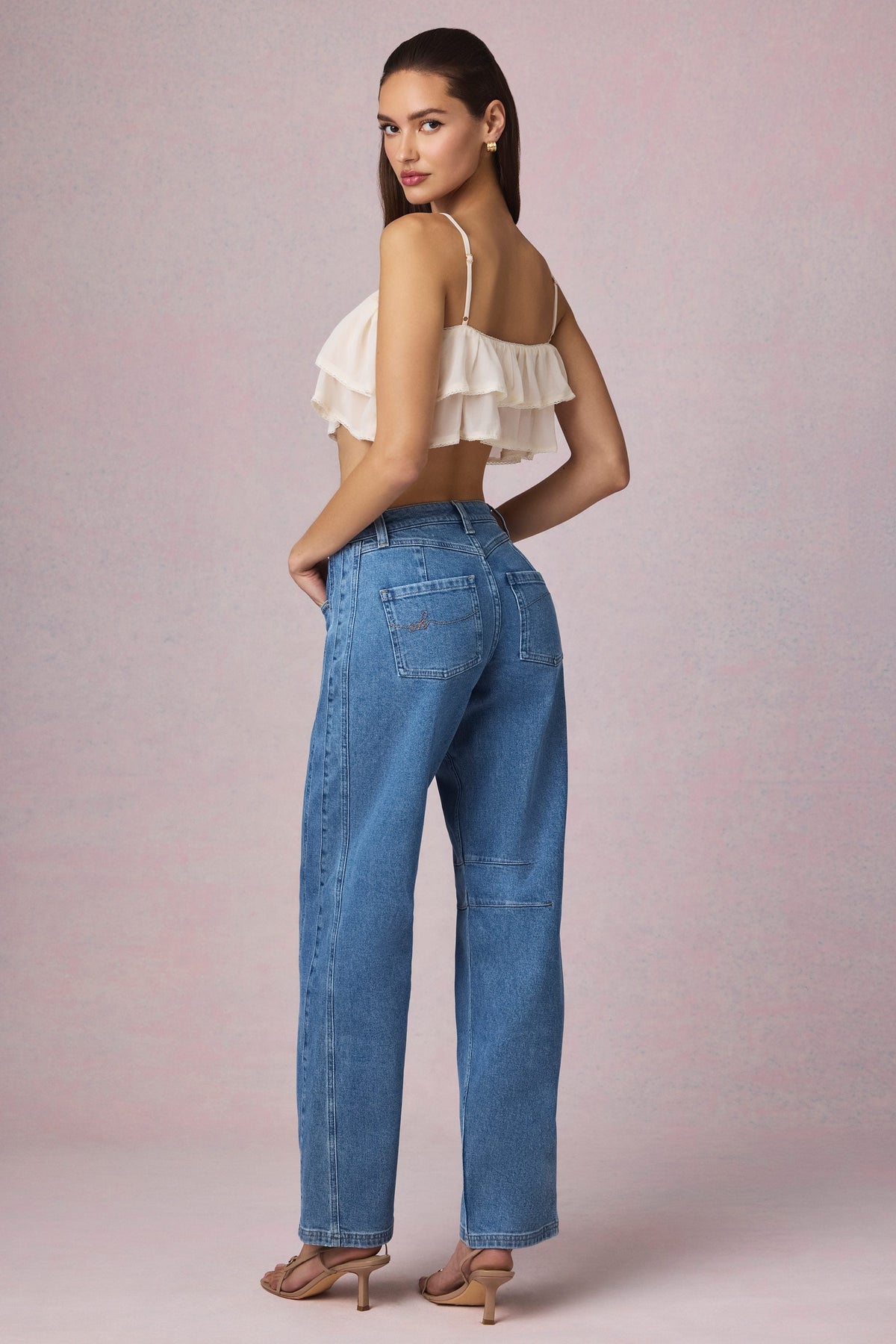 Chic Mid-Rise Barrel-Leg Jeans in Mid-Blue Wash