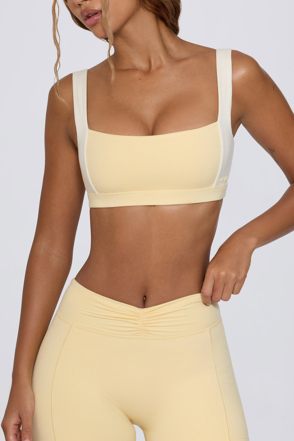 Chic Contrast Sports Bra in Lemon Marl