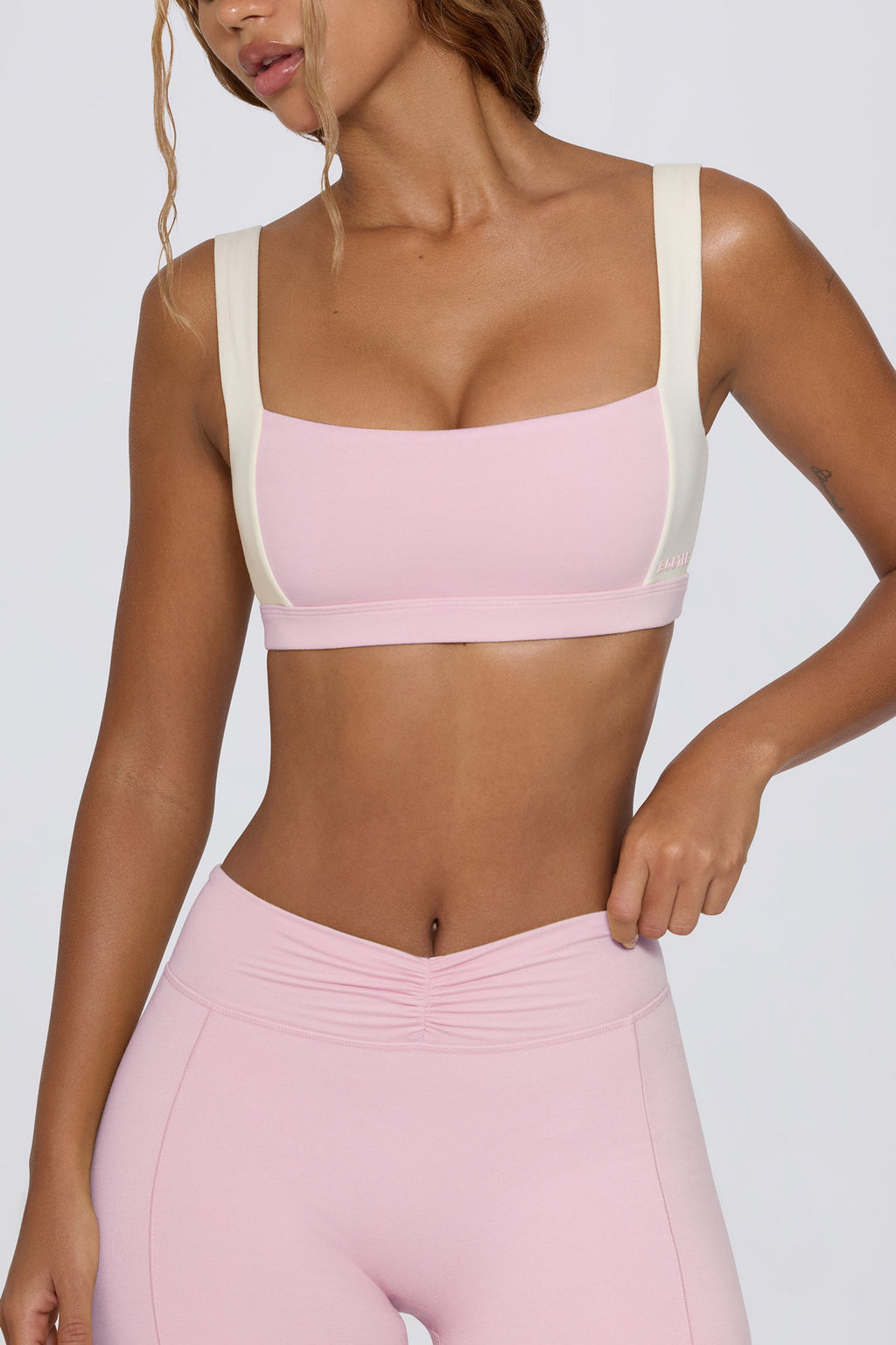 Chic Contrast Sports Bra in Bloom