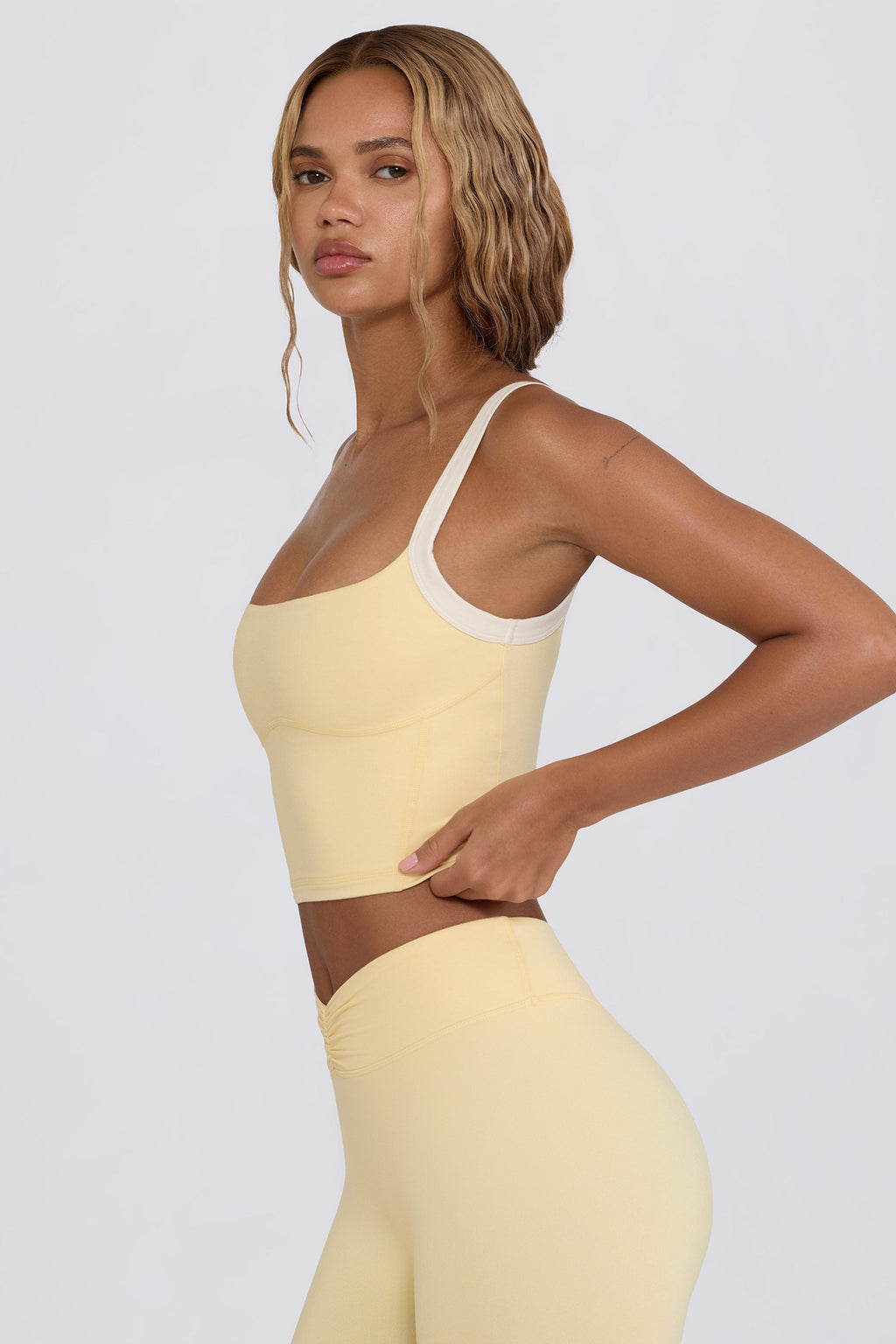 Chic Cropped Tank Top in Lemon Marl