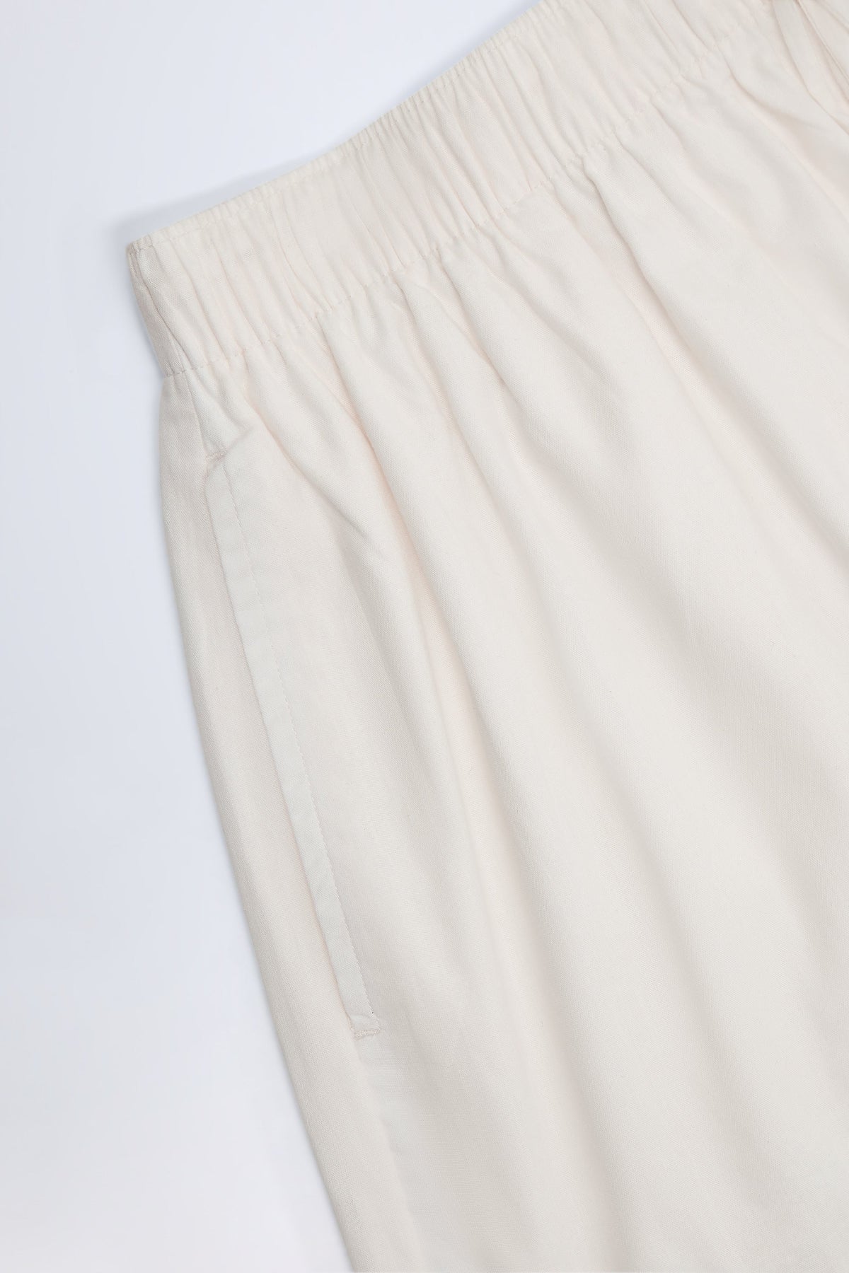 Chic Tie-Front Cotton-Poplin Shorts in White