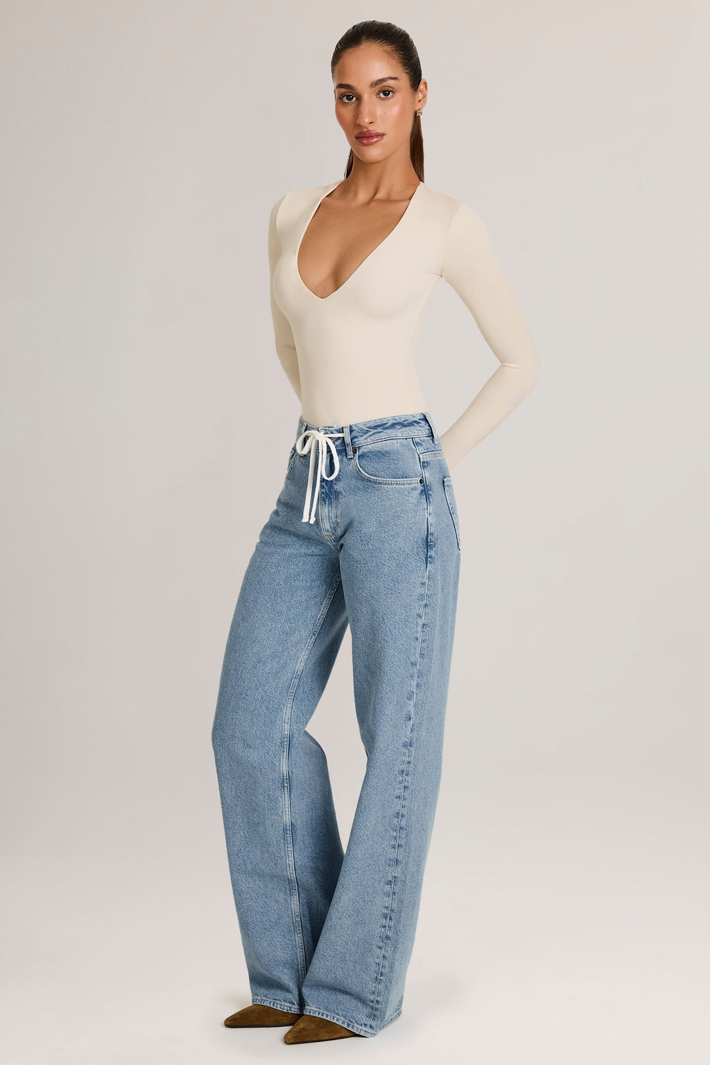 Chic Drawstring Straight-Leg Jeans in Light Wash