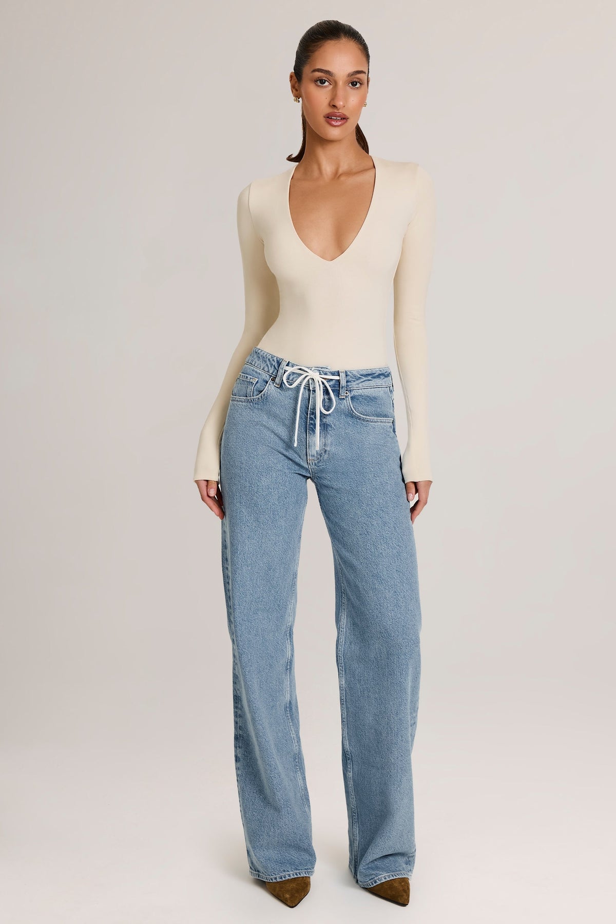 Chic Drawstring Straight-Leg Jeans in Light Wash