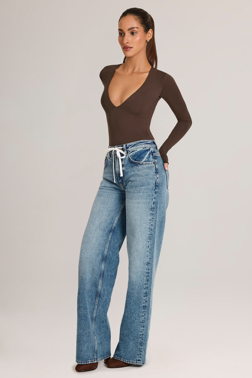 Chic Drawstring Straight-Leg Jeans in Mid Wash