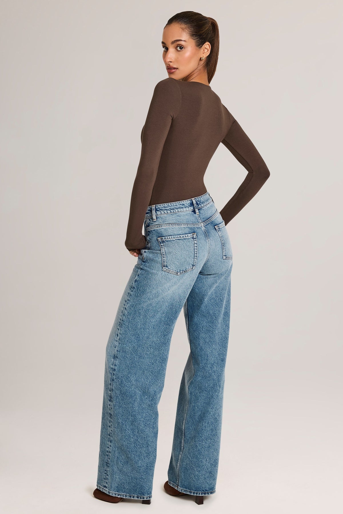 Chic Drawstring Straight-Leg Jeans in Mid Wash