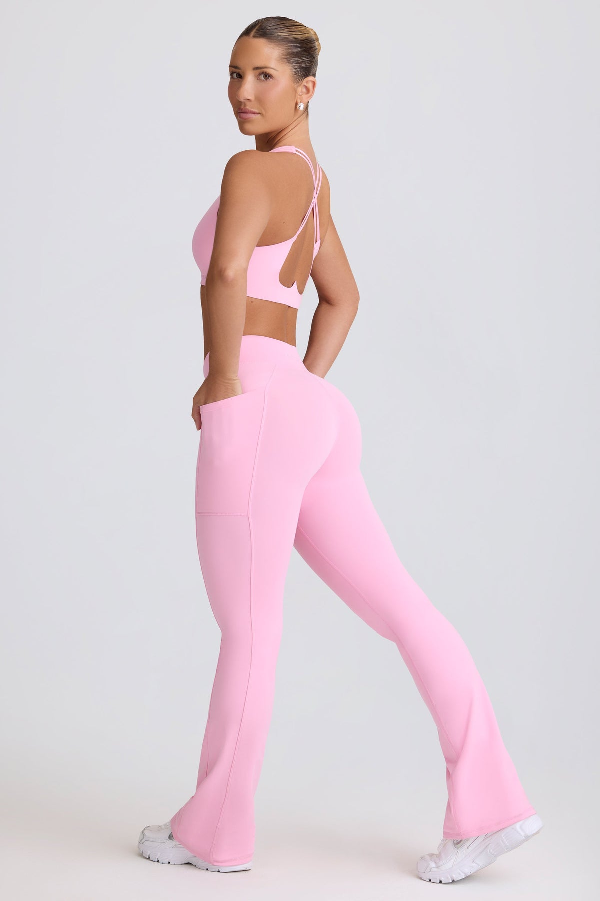 Chic Soft Active V-Waist Pocket Flared Leggings in Baby Pink