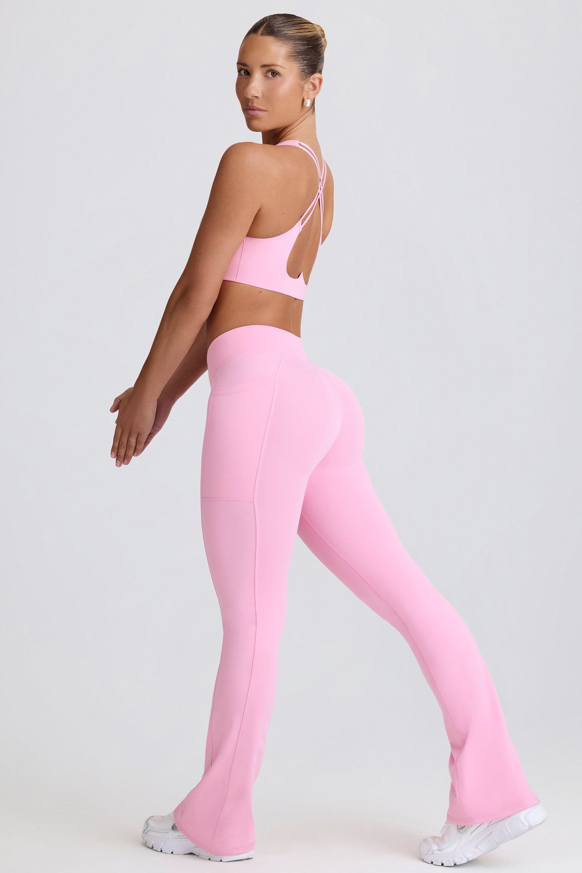 Chic Soft Active V-Waist Pocket Flared Leggings in Baby Pink