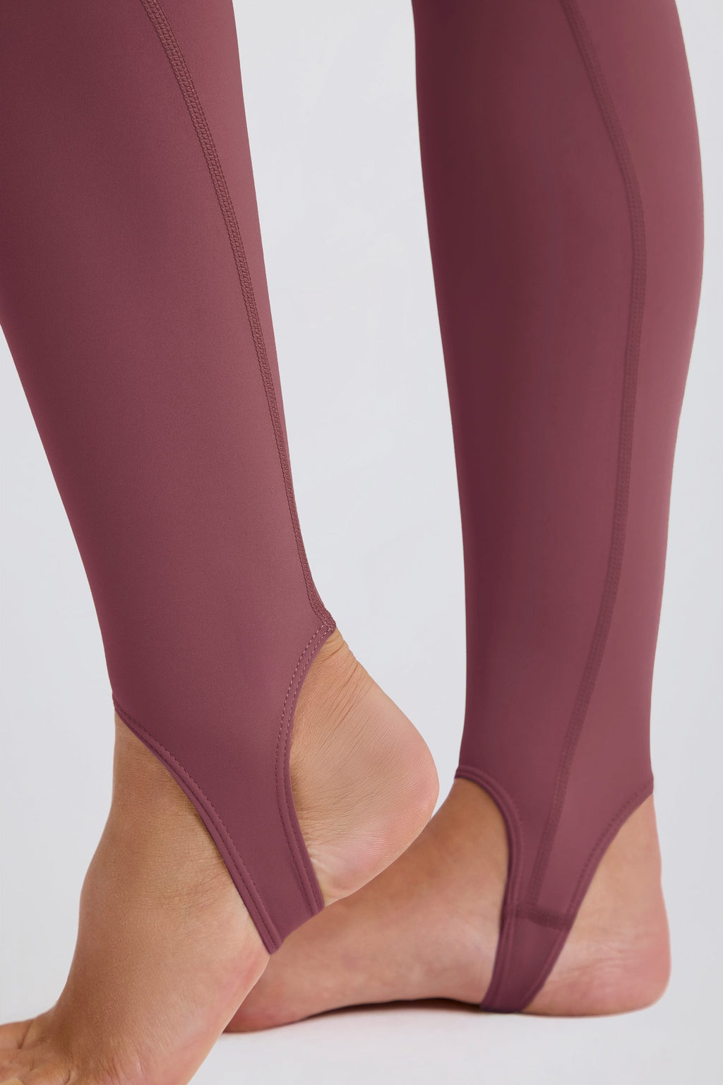 Chic Foldover Mid-Rise Stirrup Leggings in Acai
