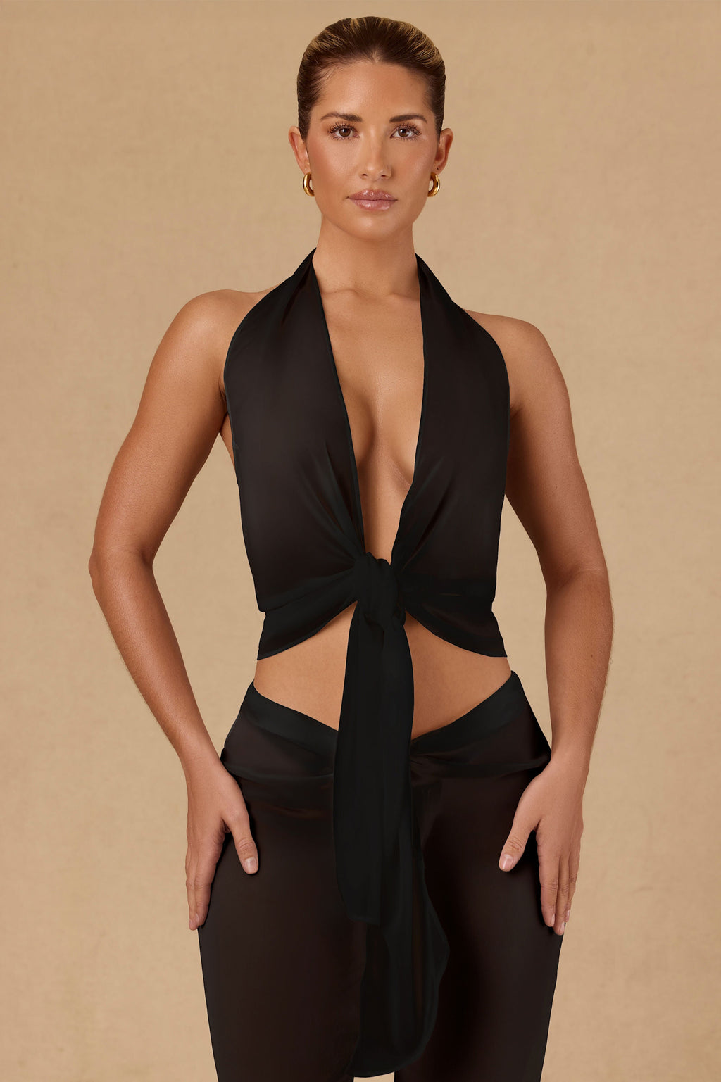 Chic Tie-Front Halterneck Crop Top in Black