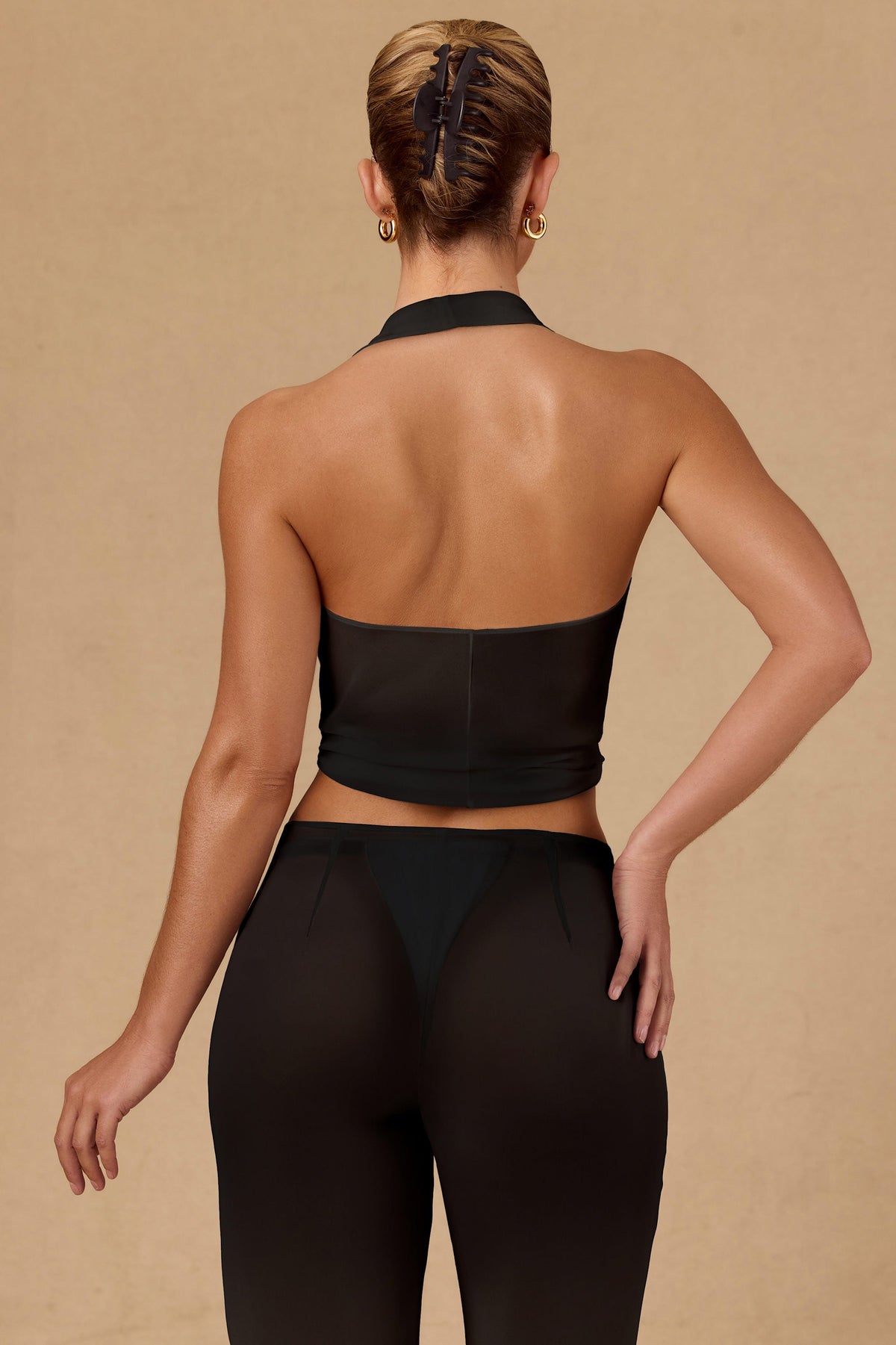 Chic Tie-Front Halterneck Crop Top in Black