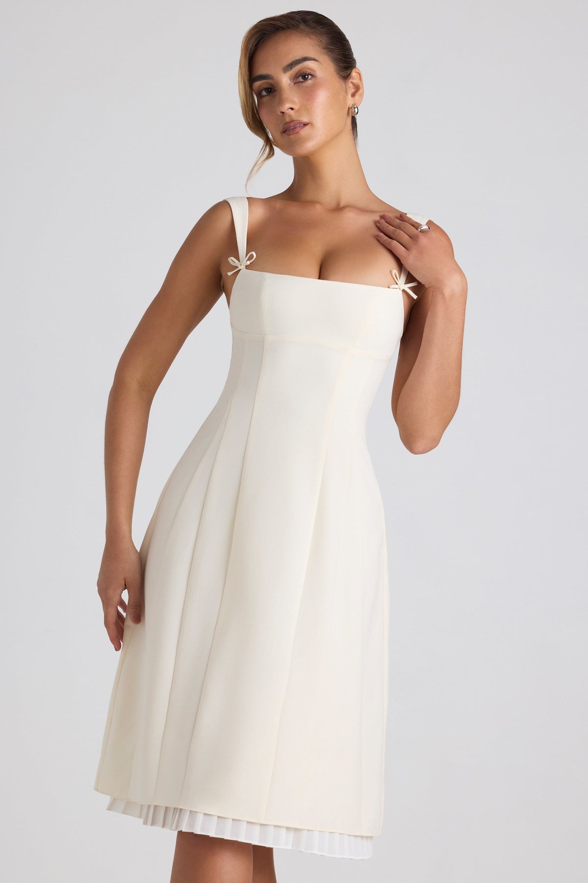 Chic Bow-Detail Pleated A-Line Midi Dress in Ivory