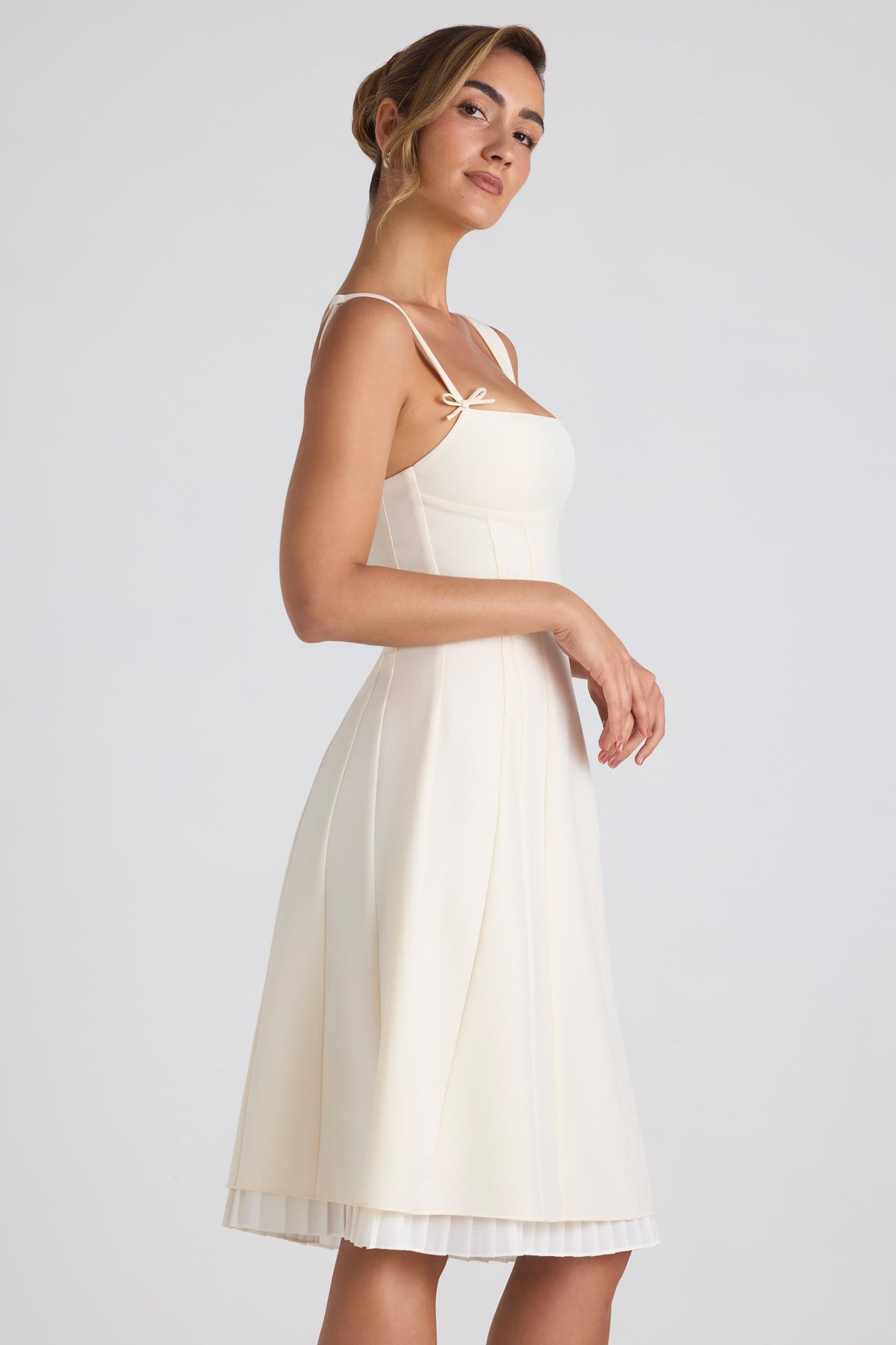 Chic Bow-Detail Pleated A-Line Midi Dress in Ivory