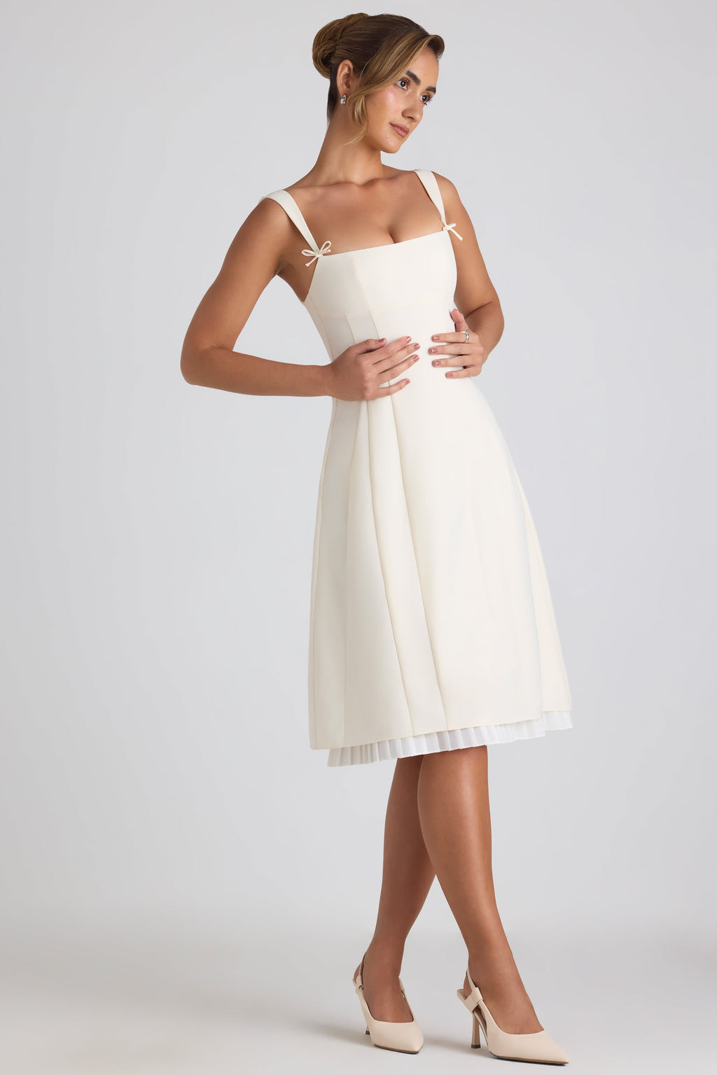 Chic Bow-Detail Pleated A-Line Midi Dress in Ivory