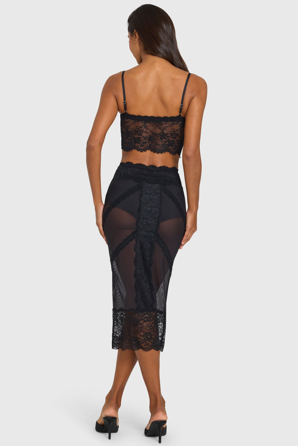 Chic Placed Lace-Trim Mid-Rise Midi Skirt in Black