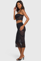 Chic Placed Lace-Trim Mid-Rise Midi Skirt in Black