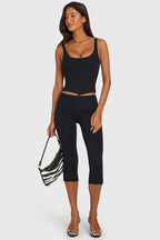 Chic Ponte Capri Leggings in Black