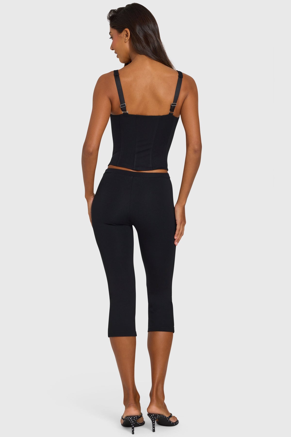 Chic Ponte Capri Leggings in Black