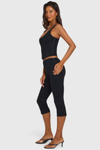 Chic Ponte Capri Leggings in Black