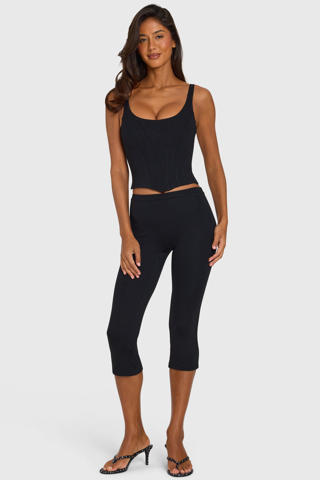Chic Ponte Capri Leggings in Black