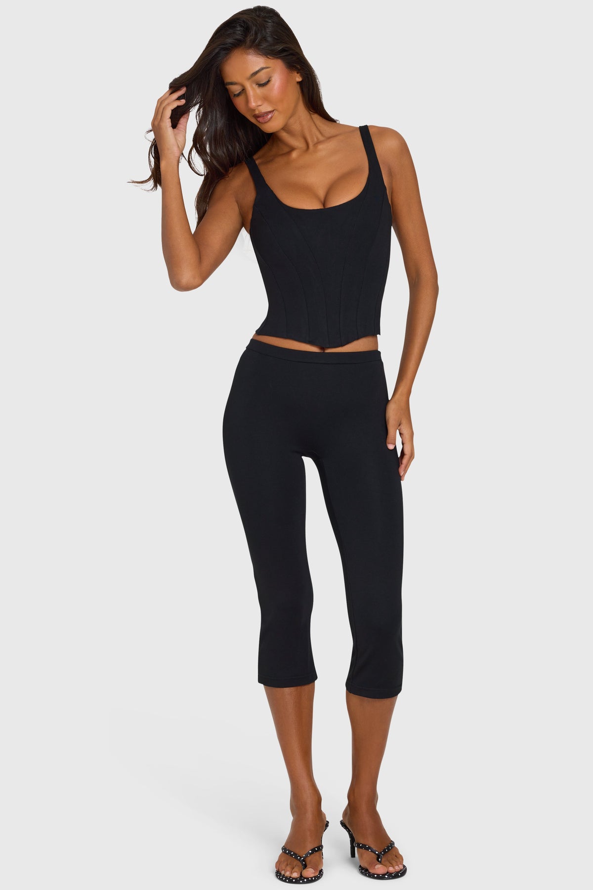 Chic Ponte Capri Leggings in Black