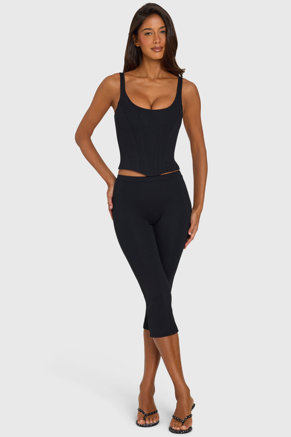 Chic Ponte Capri Leggings in Black