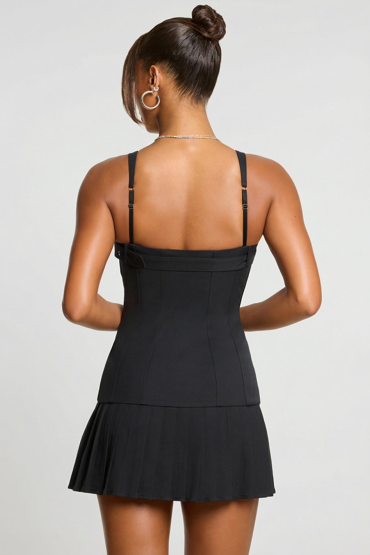 Chic Brushed Twill Drop Waist Kilt Mini Dress in Black