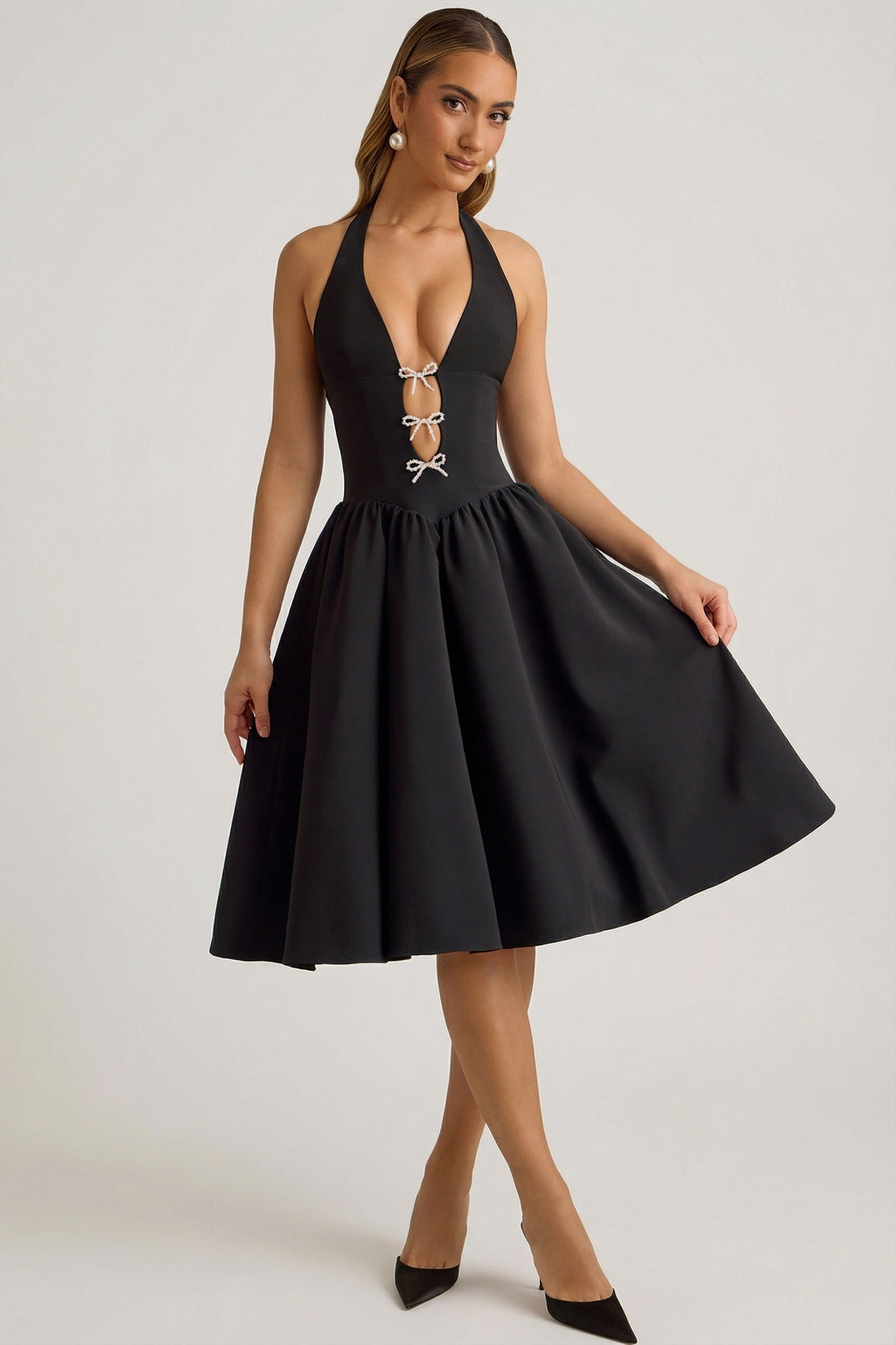 Chic Halterneck Bow-Detail Midi Dress in Black