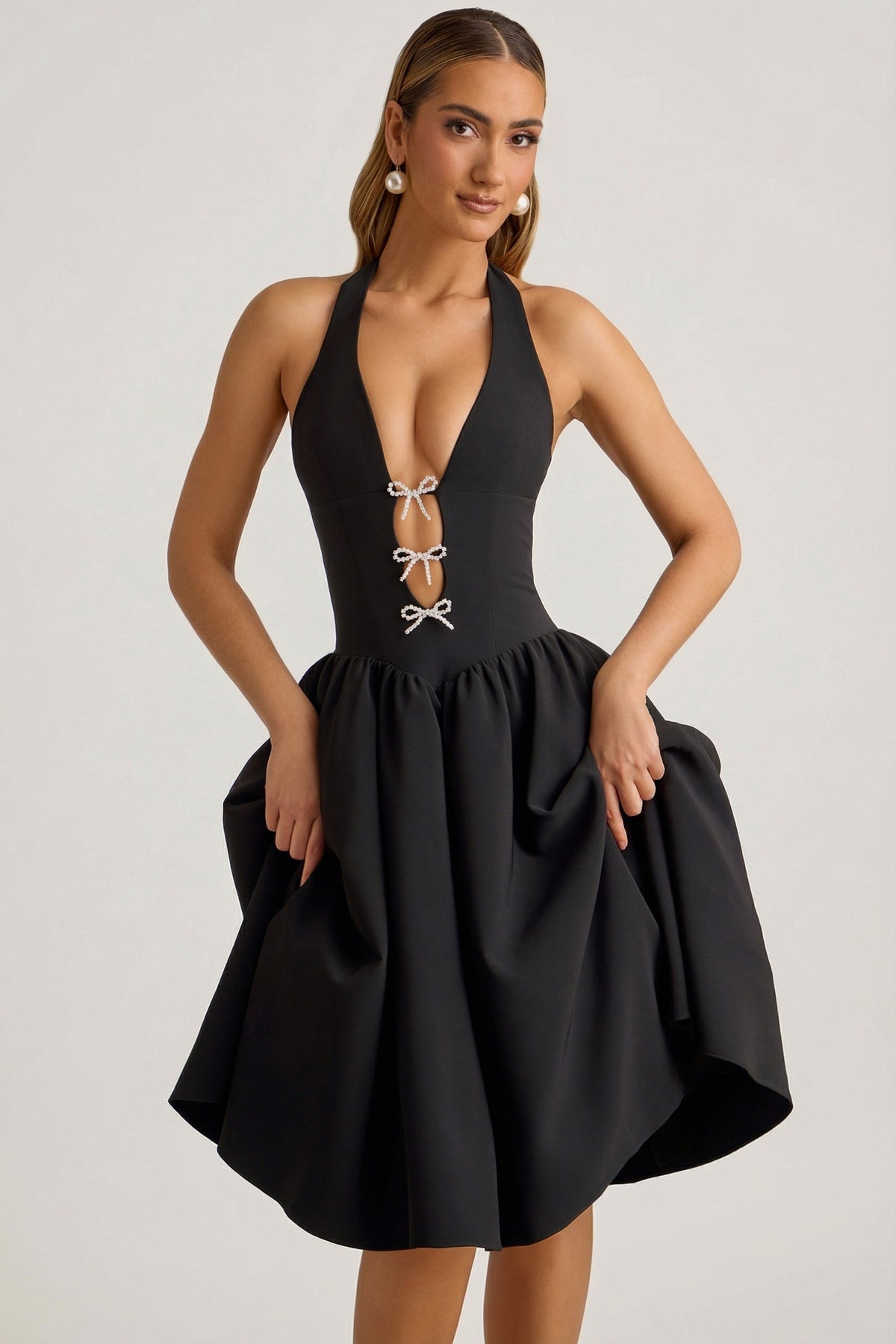 Chic Halterneck Bow-Detail Midi Dress in Black