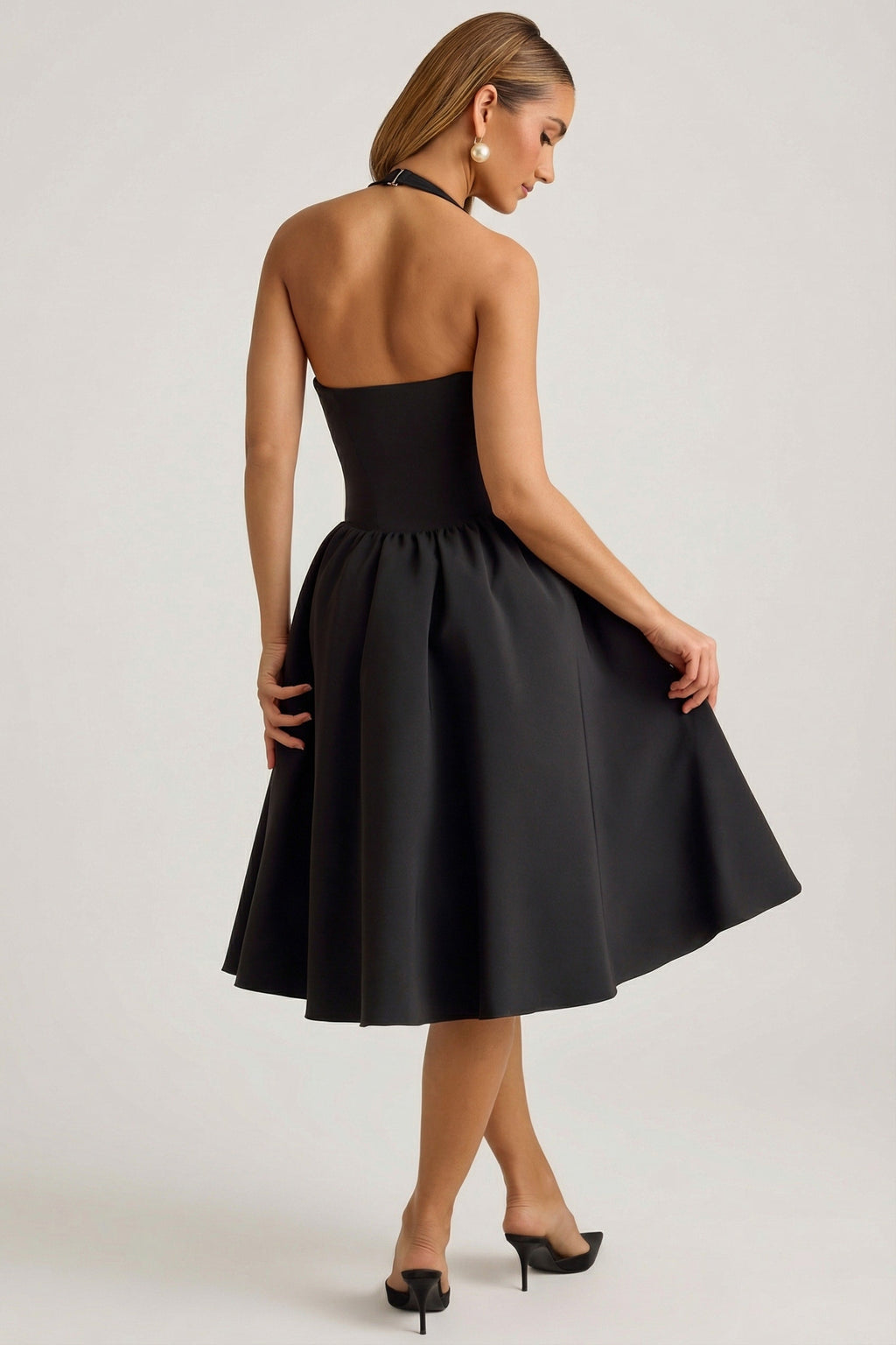 Chic Halterneck Bow-Detail Midi Dress in Black