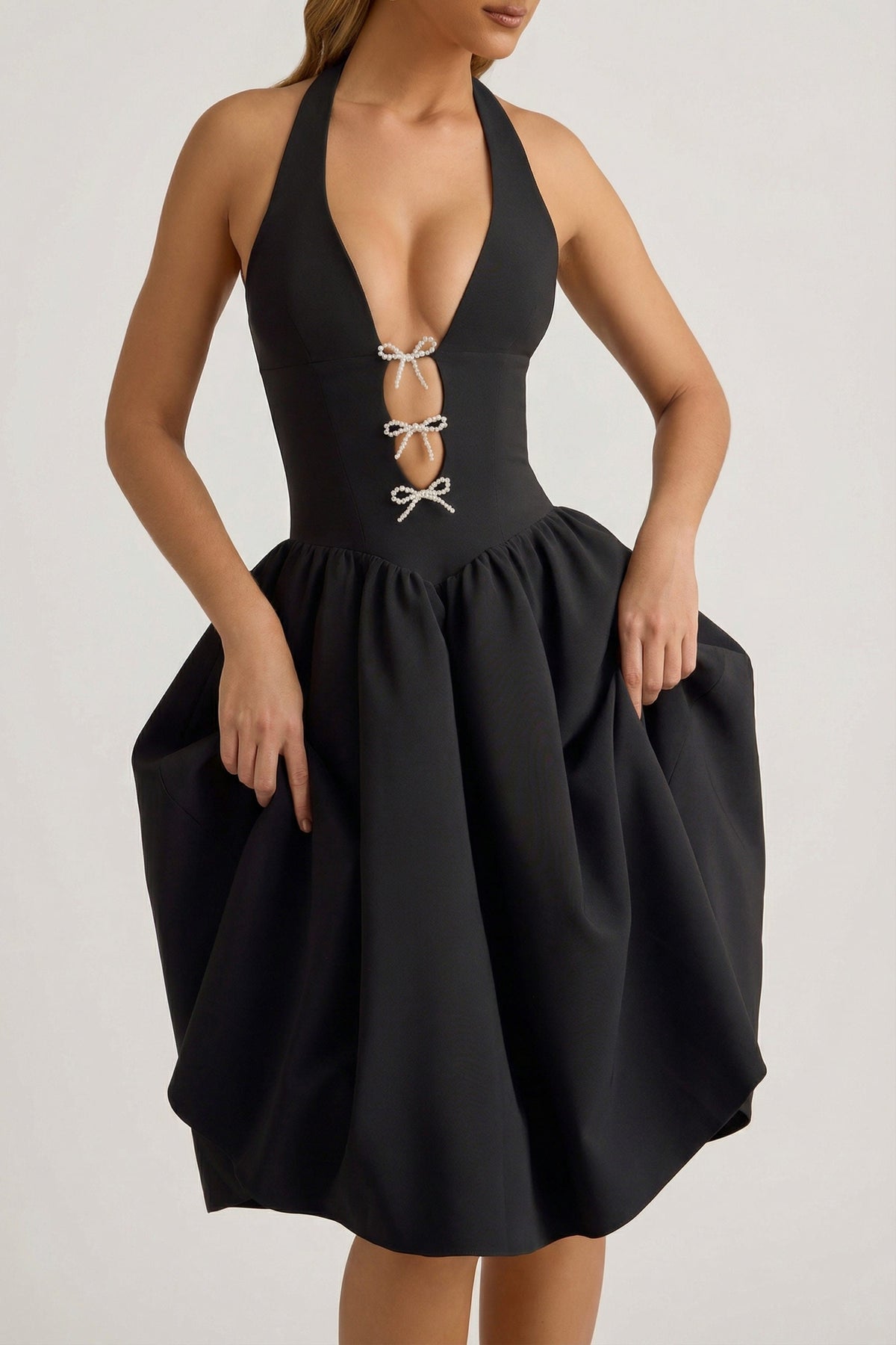 Chic Halterneck Bow-Detail Midi Dress in Black