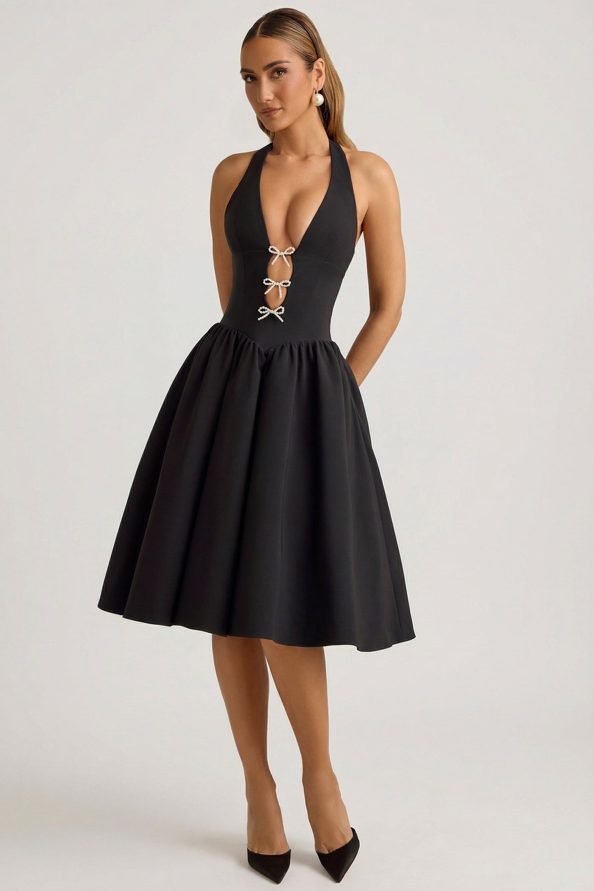 Chic Halterneck Bow-Detail Midi Dress in Black