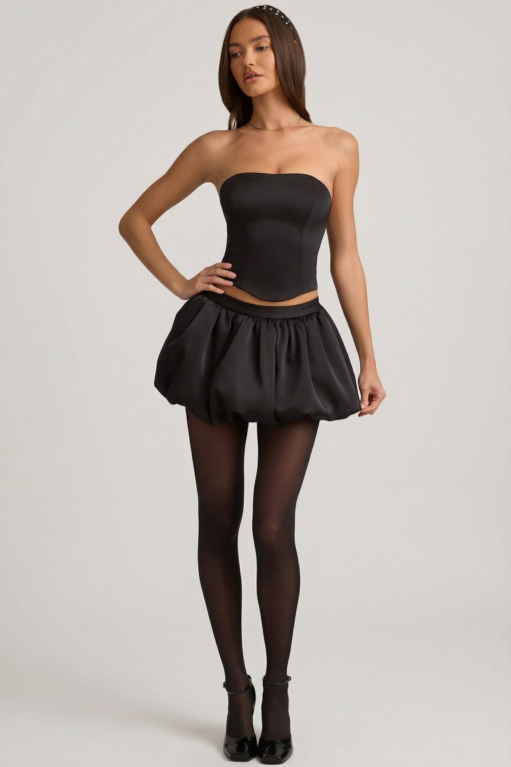 Chic Bubble Hem Mid-Rise Mini Skirt in Black