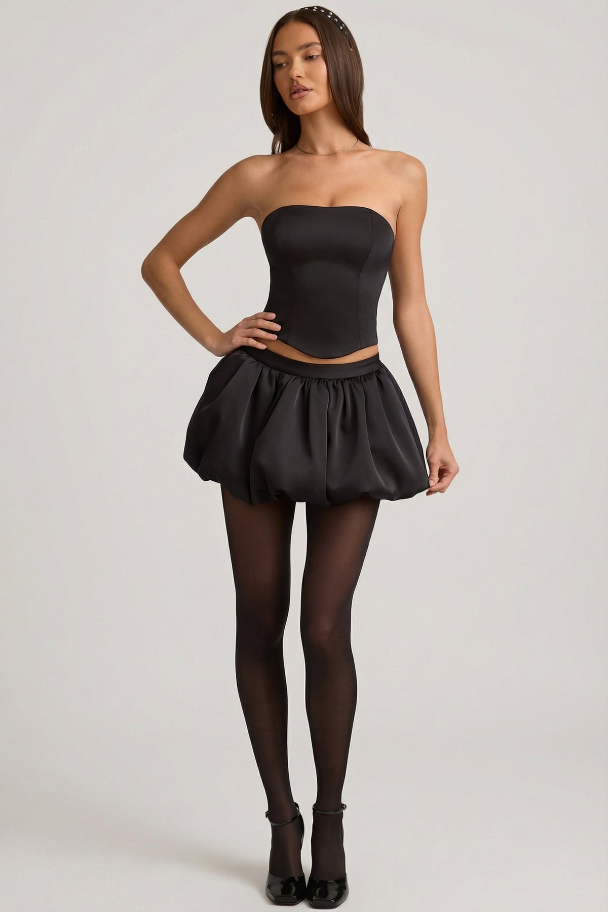 Chic Bubble Hem Mid-Rise Mini Skirt in Black