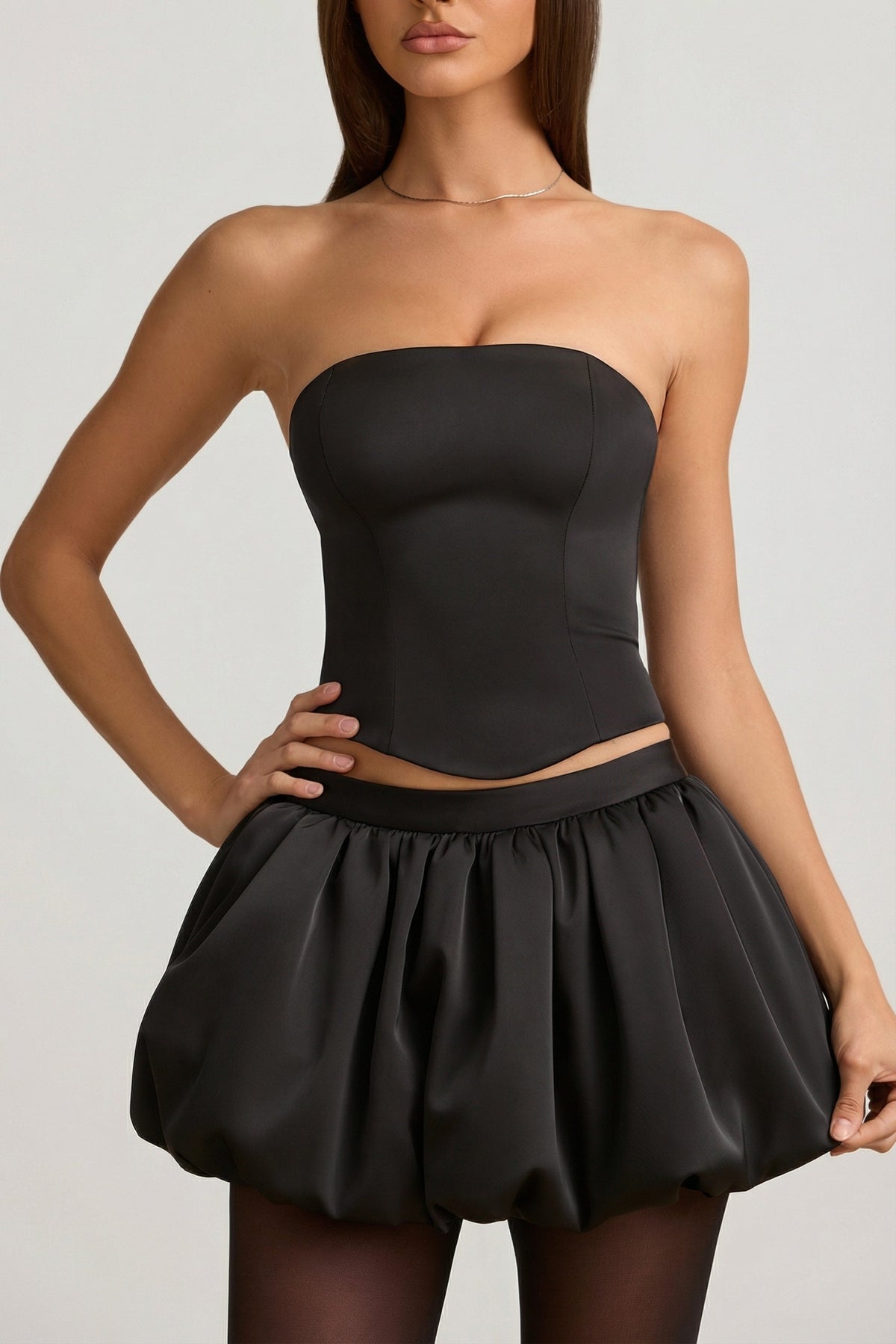 Chic Bubble Hem Mid-Rise Mini Skirt in Black