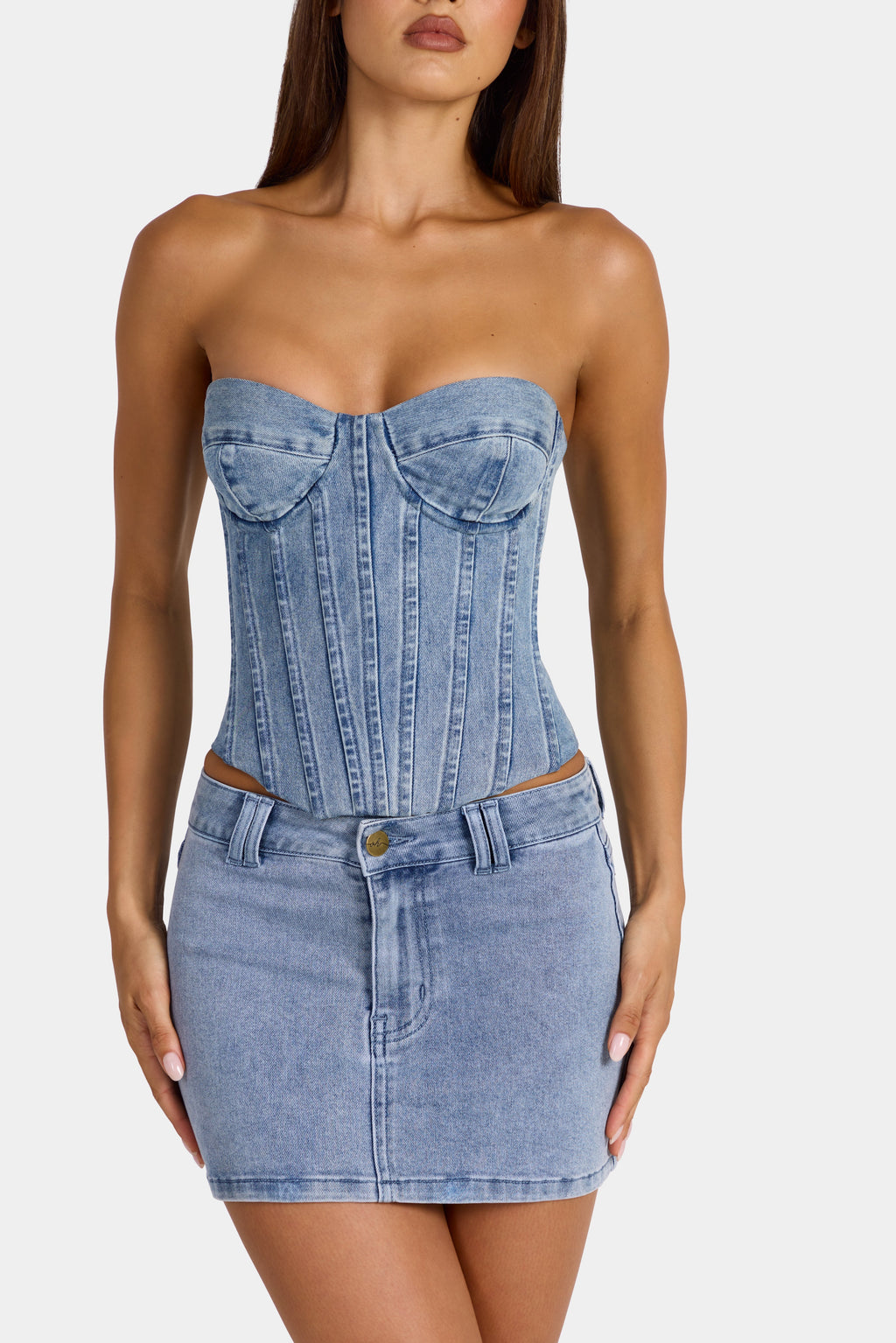 Chic Low-Rise Denim Mini Skirt in Mid-Blue