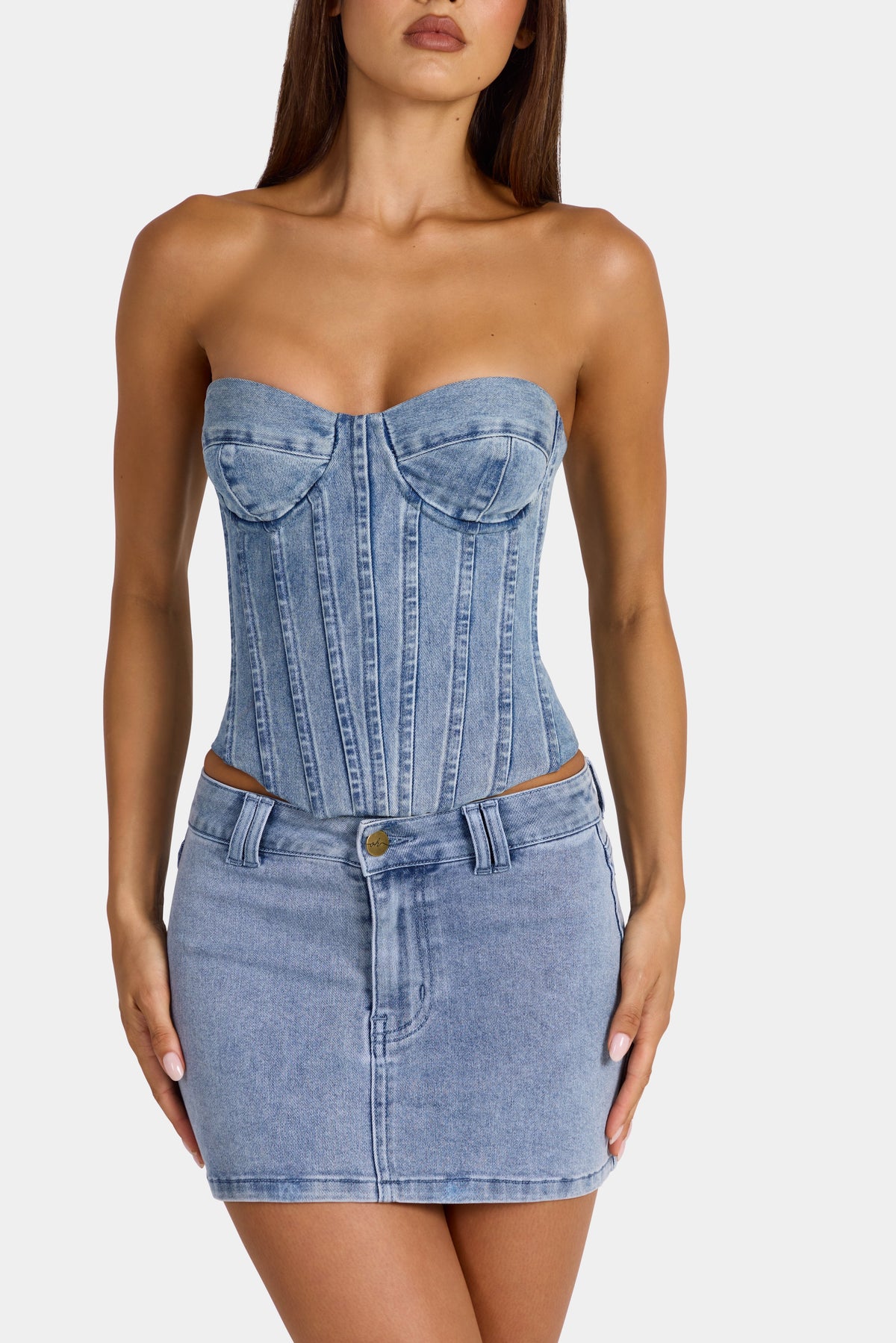 Chic Low-Rise Denim Mini Skirt in Mid-Blue