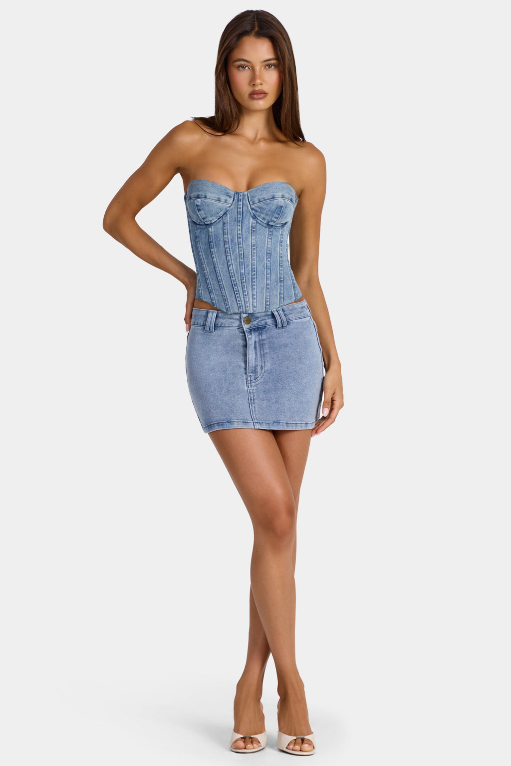 Chic Low-Rise Denim Mini Skirt in Mid-Blue