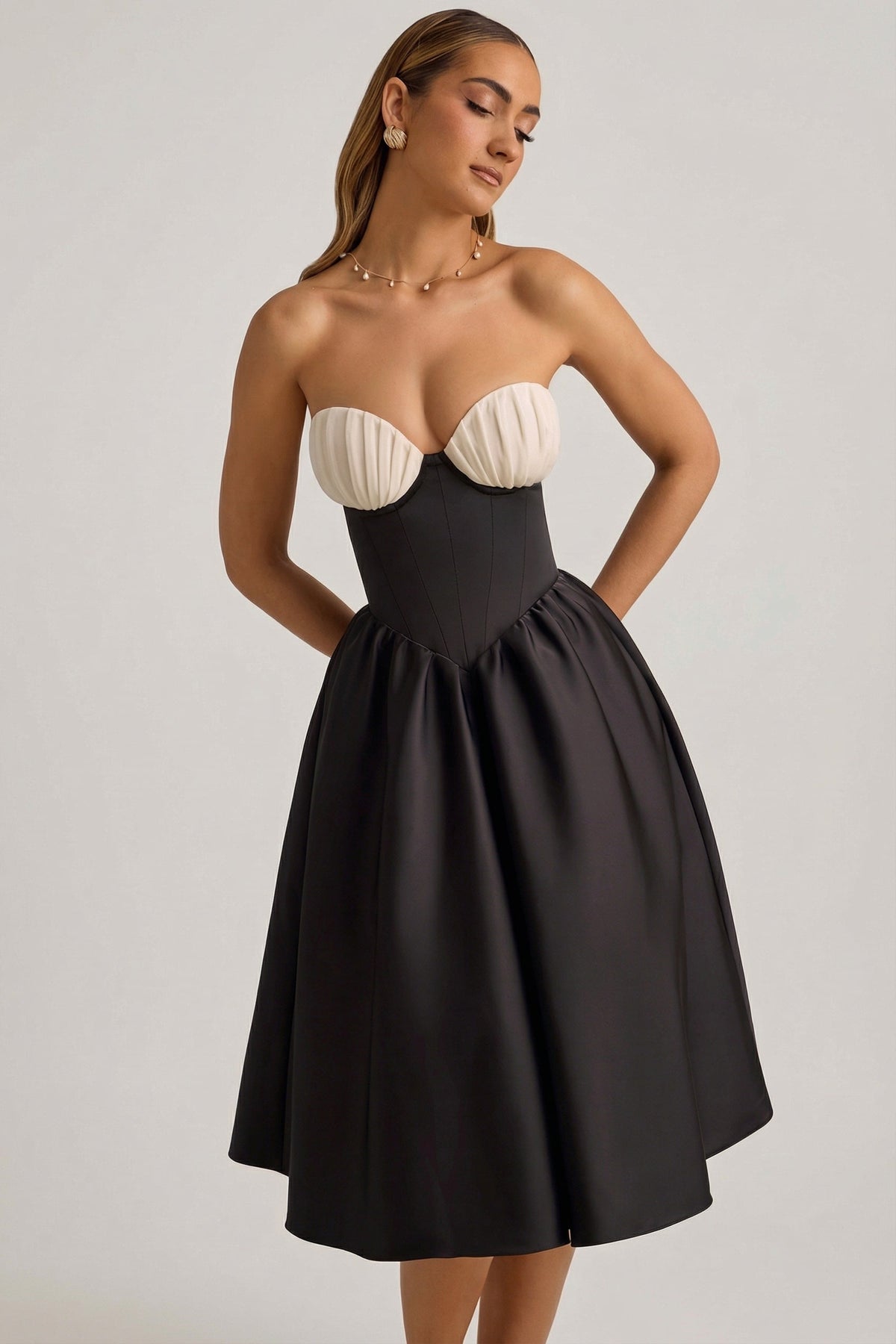 Chic Strapless Corset Midi Dress in Black